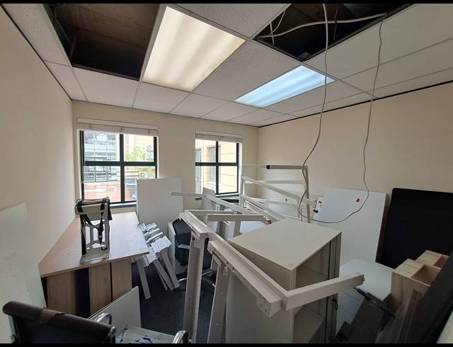 174M² OFFICE TO LET IN DUNKELD WEST